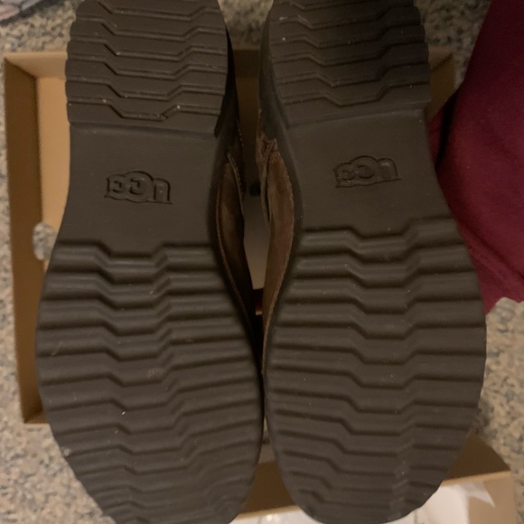 UGG Winter boots with buckle accent - Picture 7 of 7